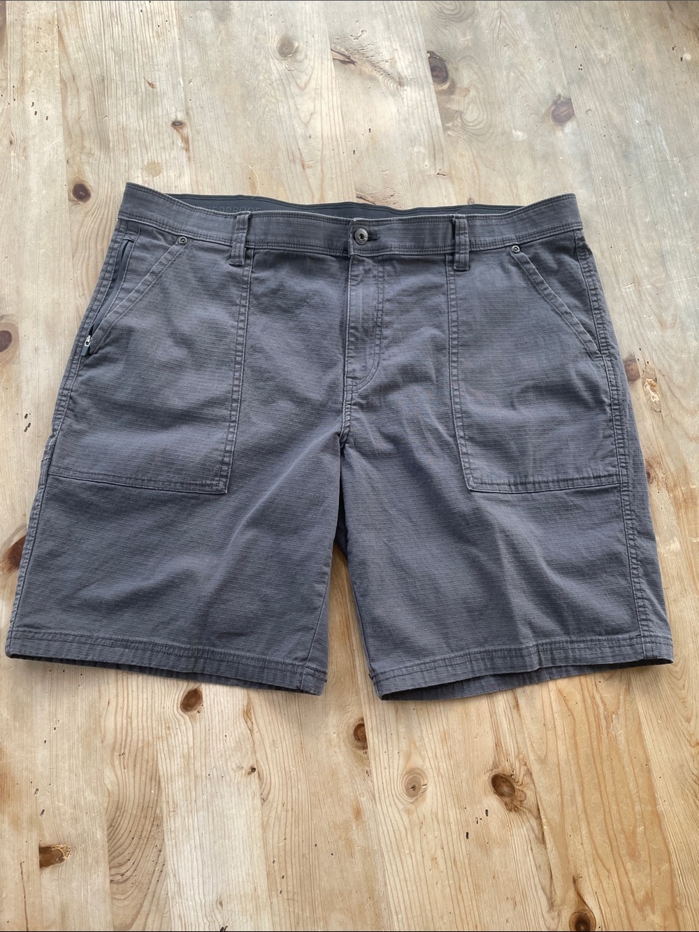 Weatherproof Men's Flat Front Gray Utility Shorts Zip Pocket Size 40
